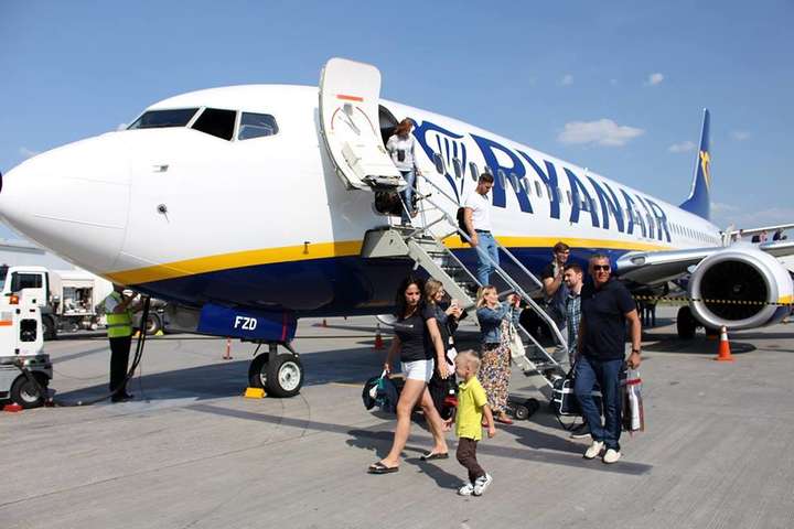 Ryanair виконав перший політ до України