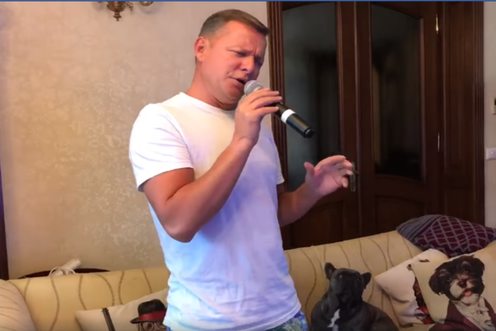 Нардеп Ляшко в шортах и футболке спел на камеру песню Шуфутинского «Третье сентября»