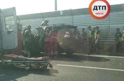 Водія позашляховика затиснуло в машині