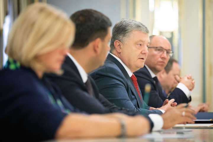 Оприлюднено президентські поправки до Конституції щодо курсу України в НАТО і ЄС