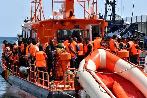 <span>Останні тижні в Іспанію по морю прибуває все більше біженців</span> - Берегова охорона врятувала понад 600 біженців у Середземному морі