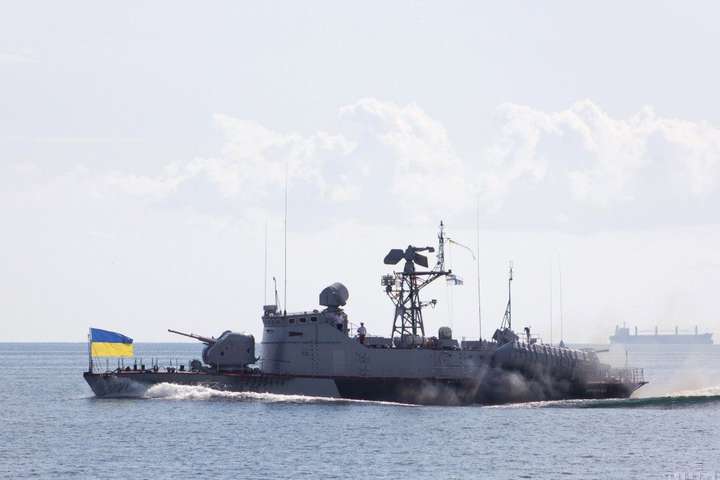 У Яценюка виступили за жорстку відповідь на провокації Росії в Азовському морі 