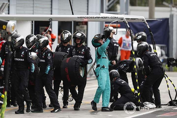 Команду Mercedes запідозрили у порушенні регламенту Формули-1 через «фальшиві» піт-стопи