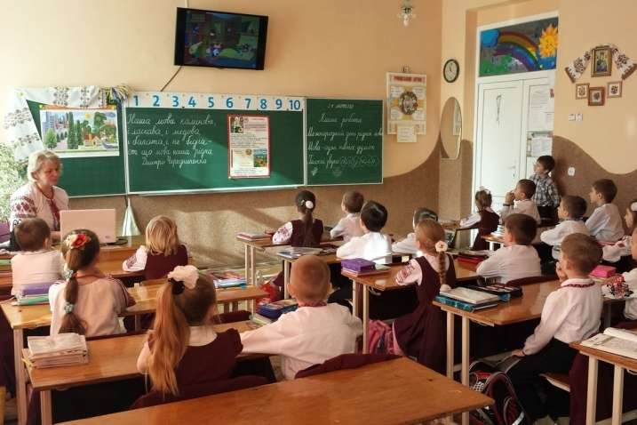 Стали відомі імена 10 найкращих вчителів України