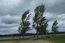 Українців попередили про грози та шквали 