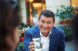 Народний депутат Олександр Онищенко спілкується з журналістами