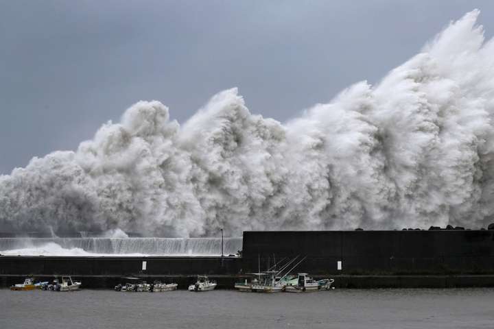 Під час тайфуну «Джебі» у Японії загинуло щонайменше 10 людей (відео)