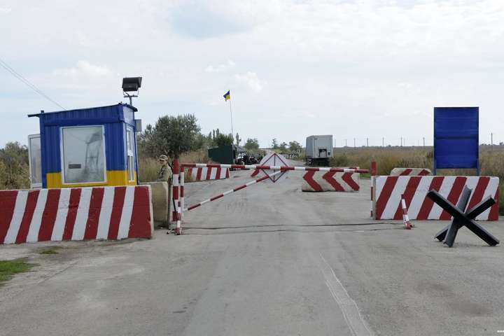 Украинские пограничники оказались в опасности из-за ядовитых выбросов «Крымского титана»