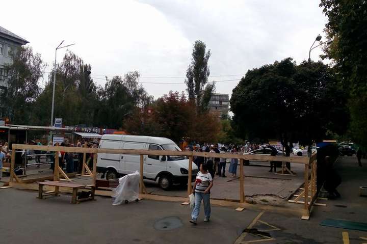 На місці МАФів біля метро «Політехнічний інститут» з’явиться сквер: торговці проти
