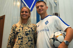 Нанна – нова вболівальниця «Динамо». Фото стрункої дівчини-білявки новачка київського клубу