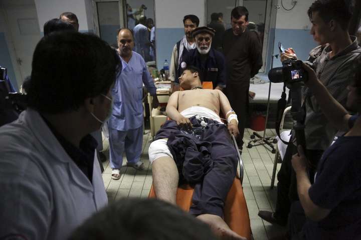 В Кабулі внаслідок двох атак смертників загинули 20 людей