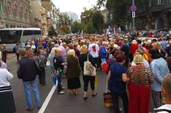 «Бабки Рабіновича» під Нацбанком мітингують проти підвищення цін на газ 
