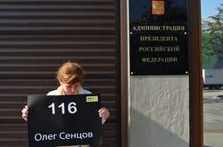 Активісти влаштували одиночні пікети на підтримку Сенцова під носом у Путіна (фото)