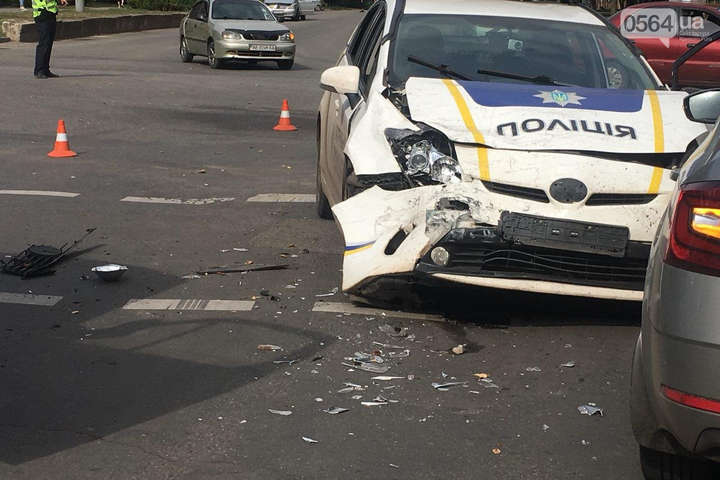 У Кривому Розі поліцейський Prius врізався в три автівки