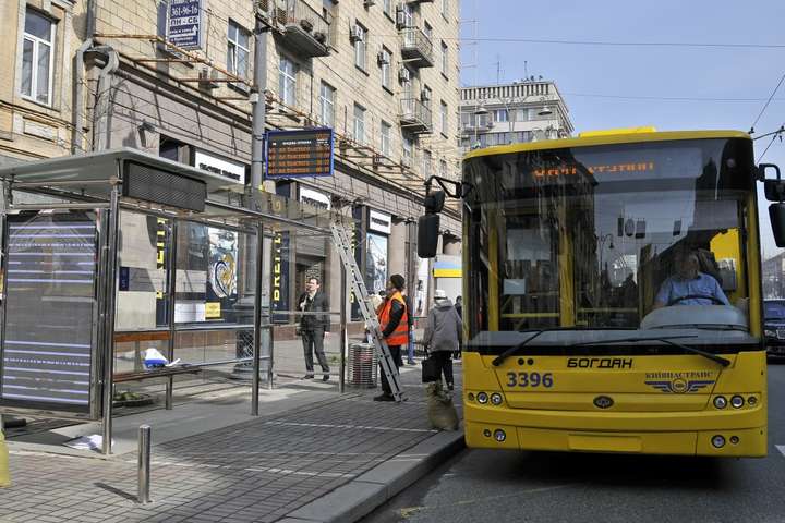 Змінилися назви трьох зупинок громадського транспорту у Києві