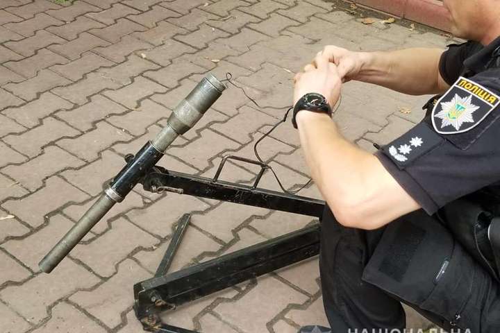 Поліція знешкодила бомбу під припаркованим автомобілем в Одесі