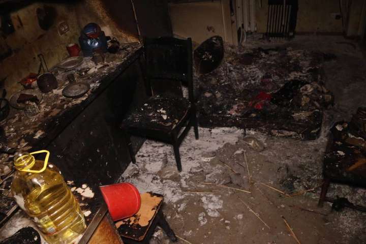 У Києві через мікрохвильовку спалахнула пожежа в гуртожитку