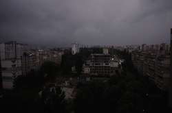 На південь і центр України насуваються грози і шквали