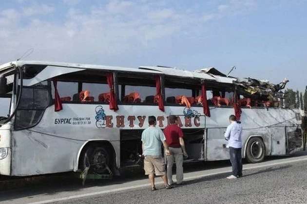 У Болгарії мікроавтобус зіткнувся з фурою, майже два десятки постраждалих