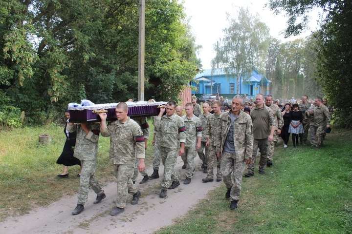 На Чернігівщині попрощалися з 20-річним морпіхом, який загинув на Донбасі