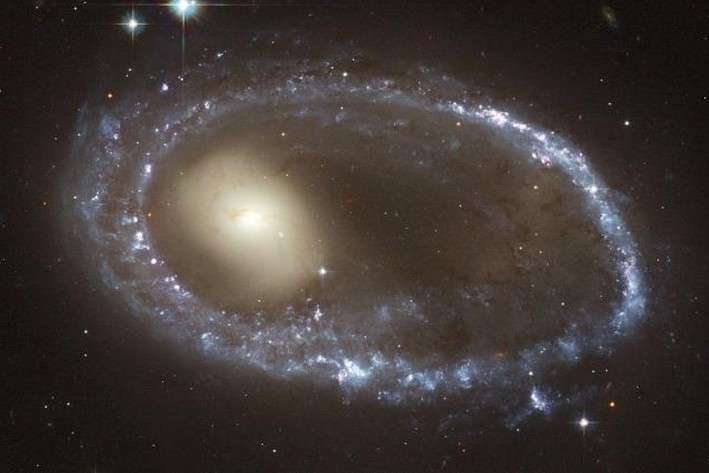 Астрономи виявили космічне кільце, утворене зіткненням галактик