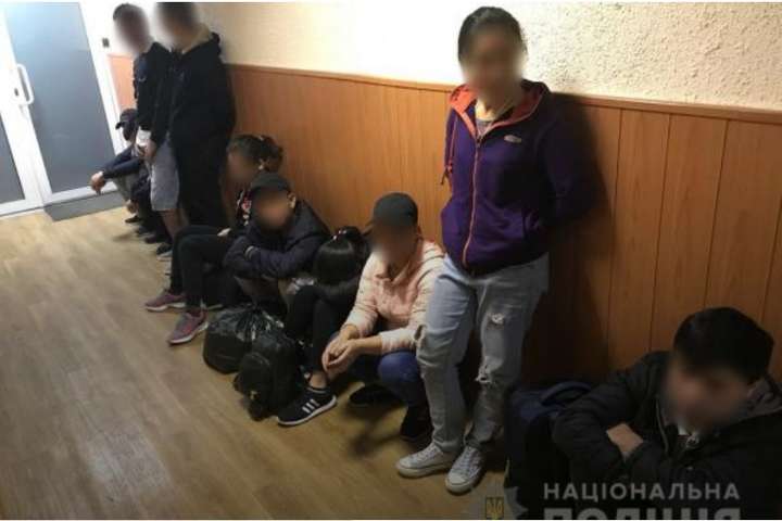 У Харкові затримали 30 нелегалів з В'єтнаму, яких переправляли з Росії до ЄС