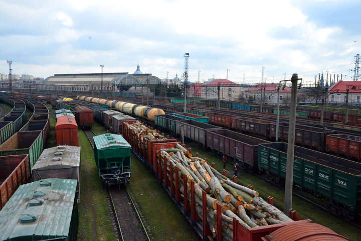 Омелян прокоментував підвищення тарифів на вантажні перевезення залізницею