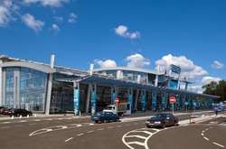 Жителі будинків, які як гриби повиростали навкруги «Жулян», хочуть прикрити аеропорт