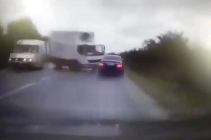 Відео моменту аварії кортежу президента Молдови