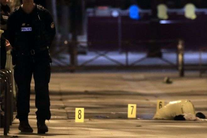 В Париже мужчина с ножом напал на прохожих. Семь человек ранены