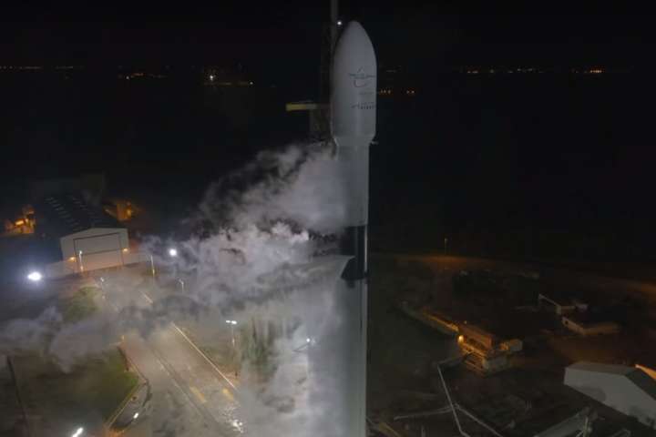 SpaceX запустила ракету Falcon 9 с телекоммуникационным спутником Telstar 18V