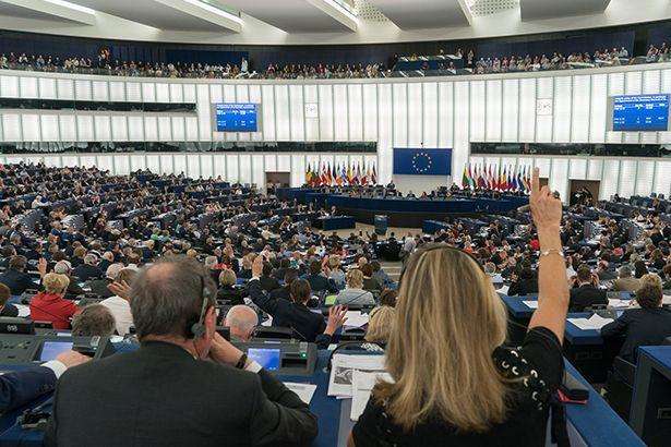 Угорщину можуть позбавити права голосу в Європарламенті
