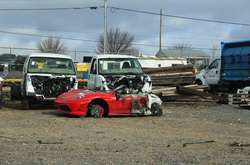 Как выглядит свалка элитных автомобилей в пригороде Лондона. Фотогалерея