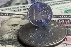 Російська валюта впала до мінімуму за два з половиною роки