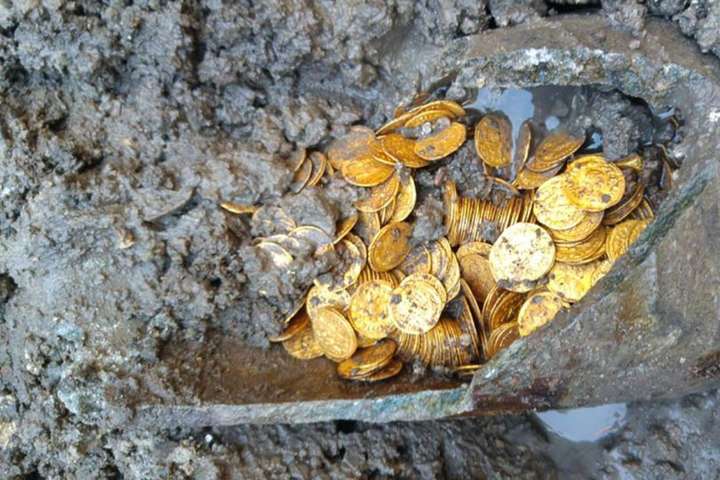 В Італії знайшли скарб з золотими монетами вартістю понад $1 млн