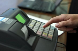 Підприємців хочуть звільнити від щоденного вклеювання фіскальних чеків