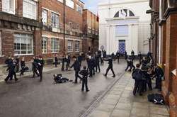 Фотограф показал, как выглядят школьные площадки в разных странах мира