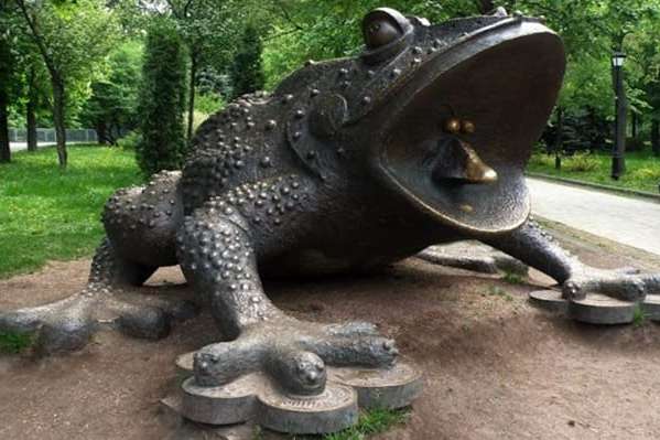 Мер Івано-Франківська доручив встановити у місті пам’ятник «українській жабі»