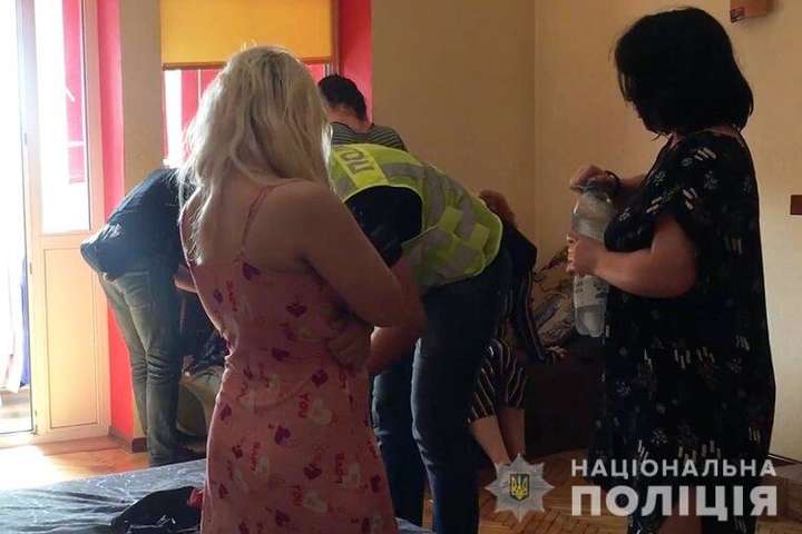 Розваги для дорослих: у Києві поліція накрила «масажний» салон