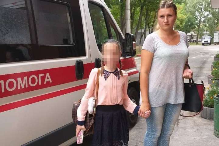 Антисанітарія, батьки-алкоголіки: у Києві дівчинку забрали з неблагополучної родини
