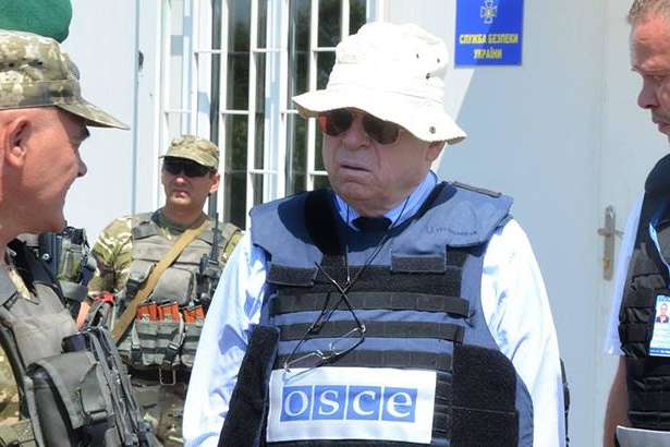 Координатор ОБСЄ зустрівся з 10 українськими заручниками 