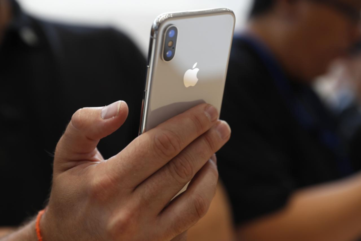Акции Apple упали в цене после презентации новых айфонов