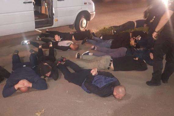 Нічна стрілянина на проспекті Добровольського: поліцейські затримали 14 підозрюваних