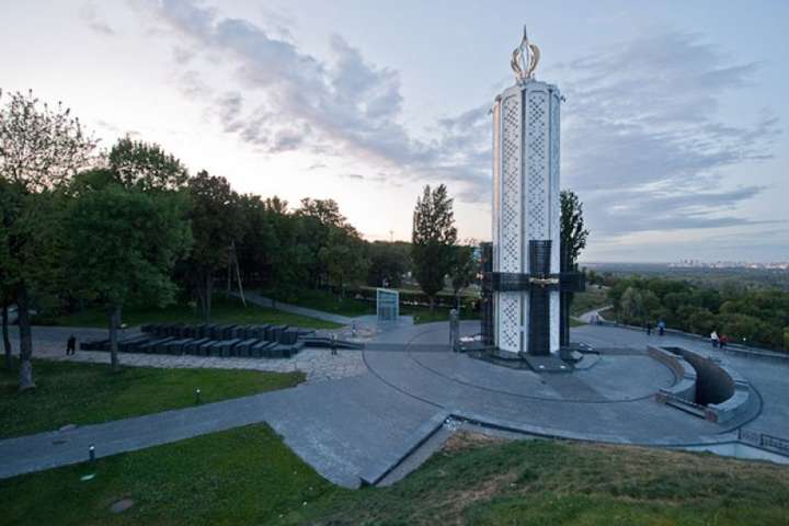 Меморіал жертв Голодомору у Києві добудують за два роки