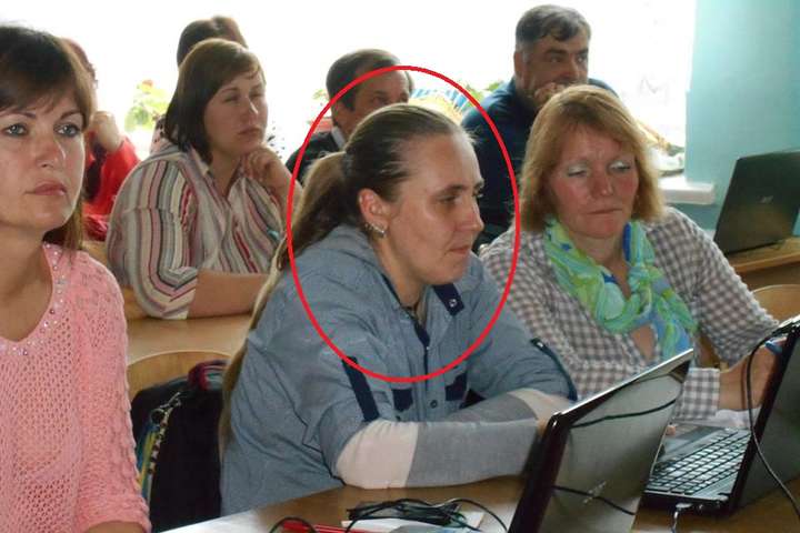 На Кіровоградщині виник скандал через пірсинг вчительки