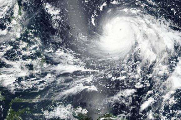 На Філіппіни насувається тайфун Манґхут - найпотужніший у 2018 році 