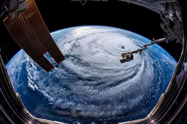 Ураган Флоренс наближується до США: скасували більше тисячі рейсів 
