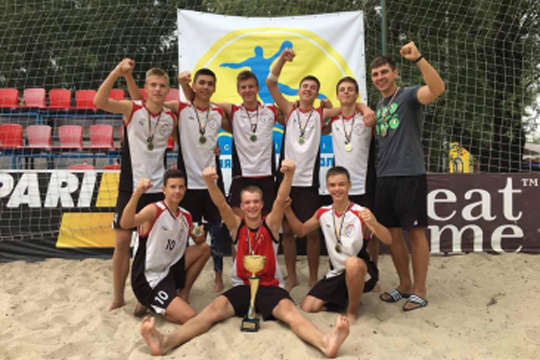 У Києві визначилися переможці останнього турніру з пляжного гандболу сезону