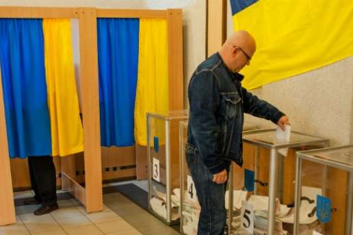 Тимошенко і Порошенко лідирують в президентському рейтингу - опитування
