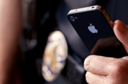 В Харькове мошенник притворялся полицейским и забирал телефоны у школьников